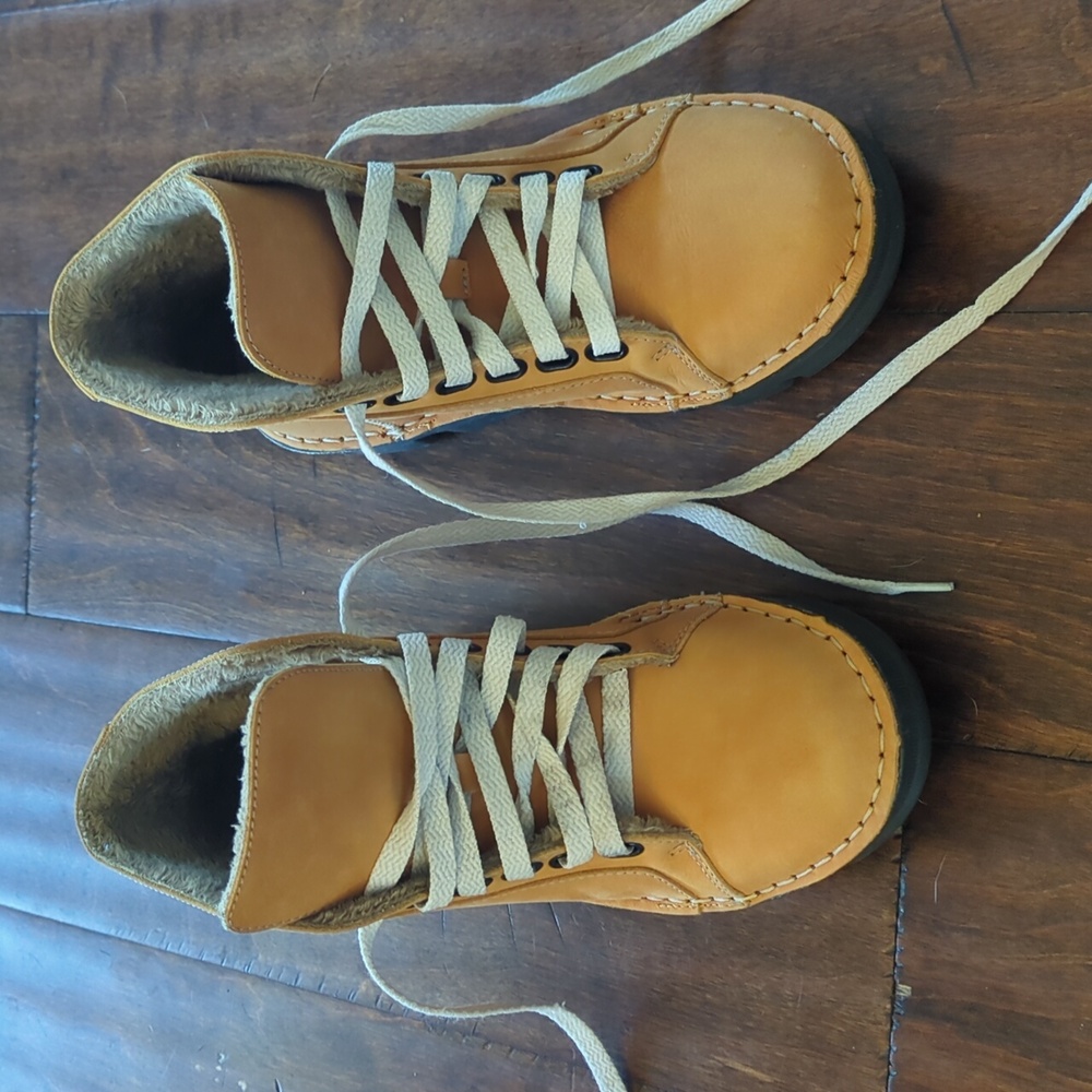 On Foot‎ Tan Faux Fur Lined Lace-Up High Top Leather Sneaker Women's Size 37